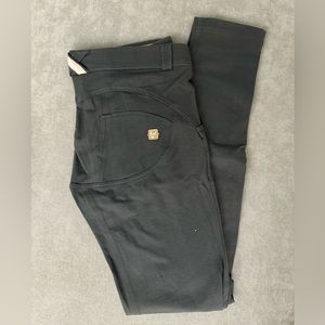 Gray mid rise full length Freddy fashion pants
